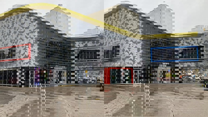 tu allan Theatr Y Ffwrnes